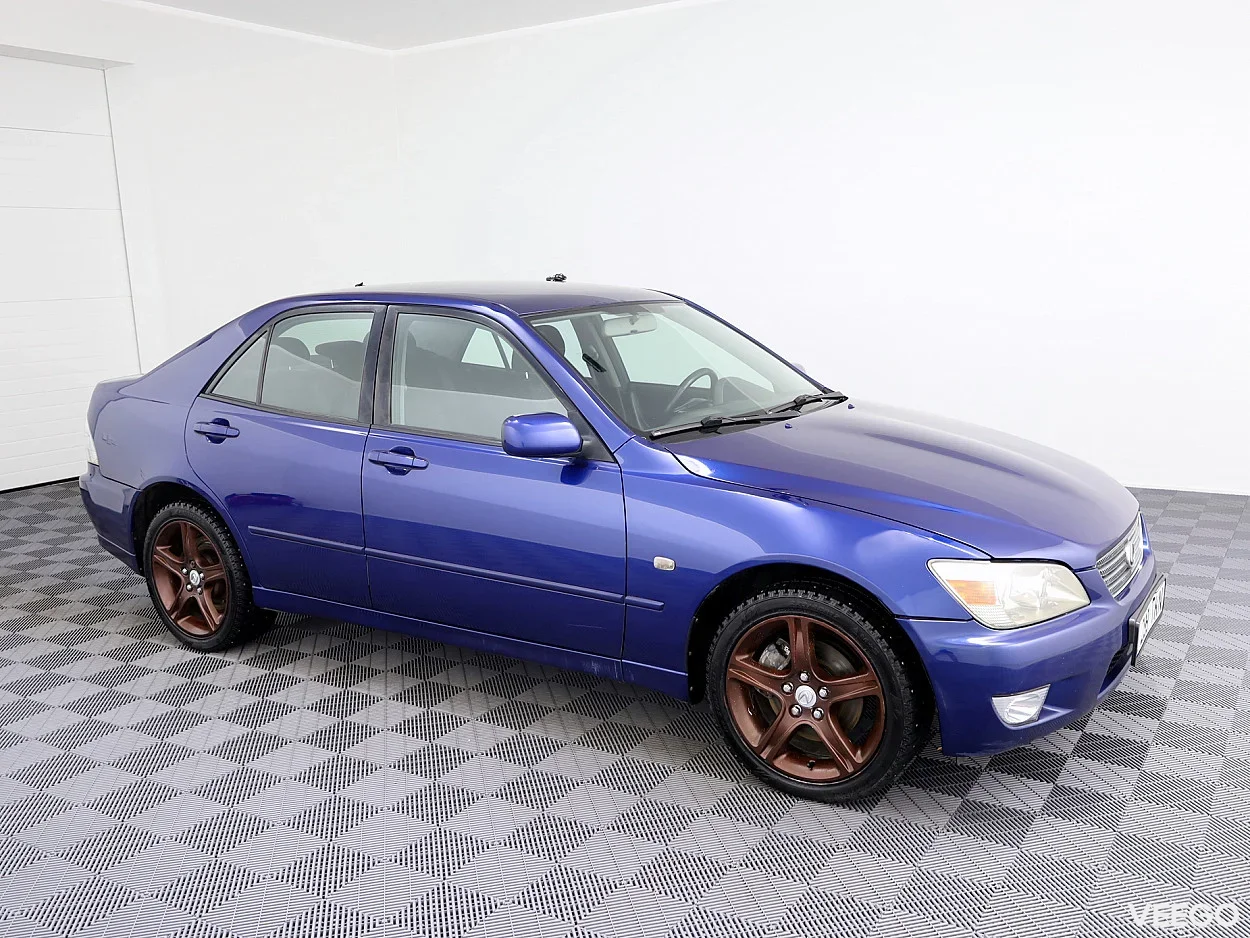 Lexus IS 200 2.0 114kW
