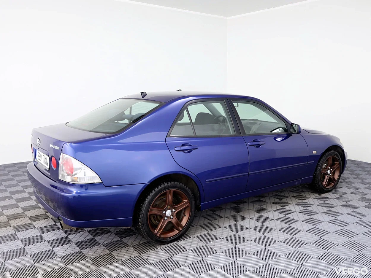 Lexus IS 200 2.0 114kW