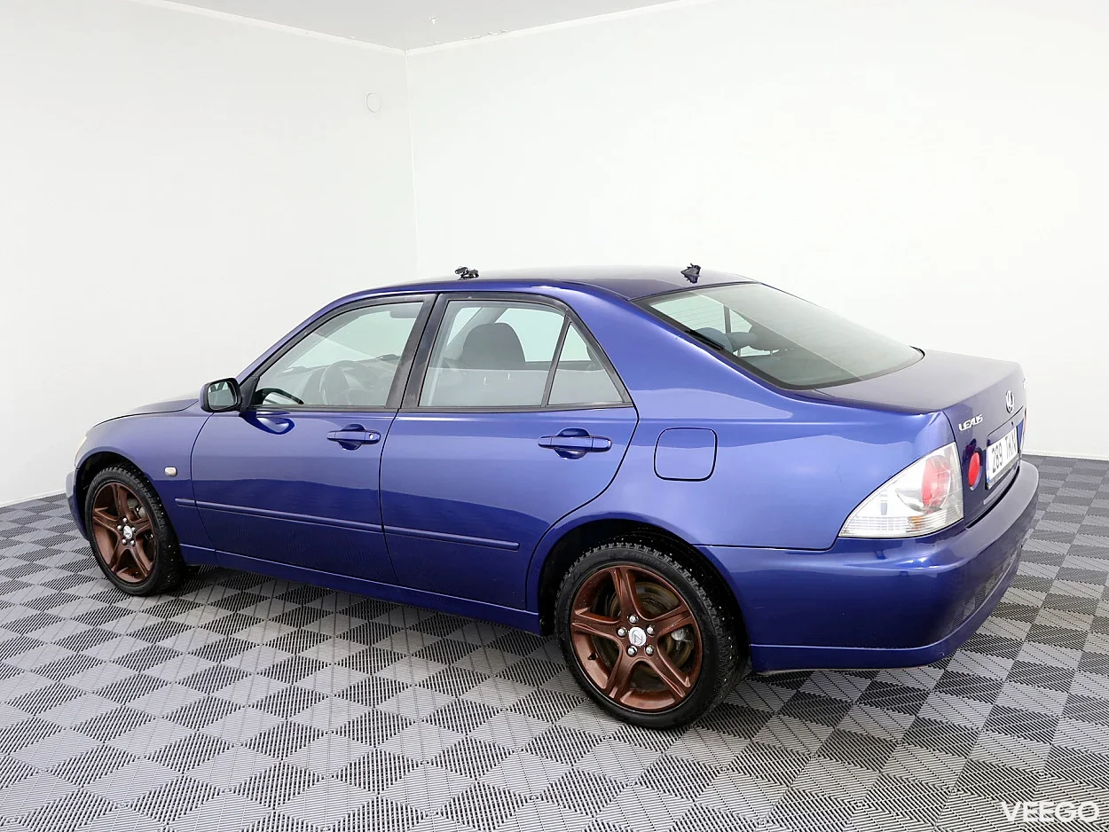Lexus IS 200 2.0 114kW