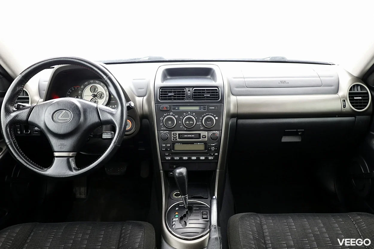 Lexus IS 200 2.0 114kW