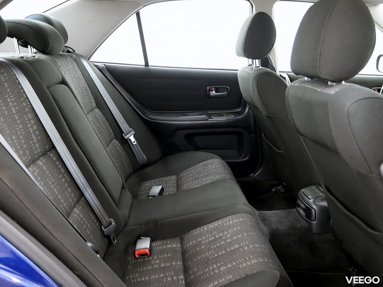 Lexus IS 200 2.0 114kW