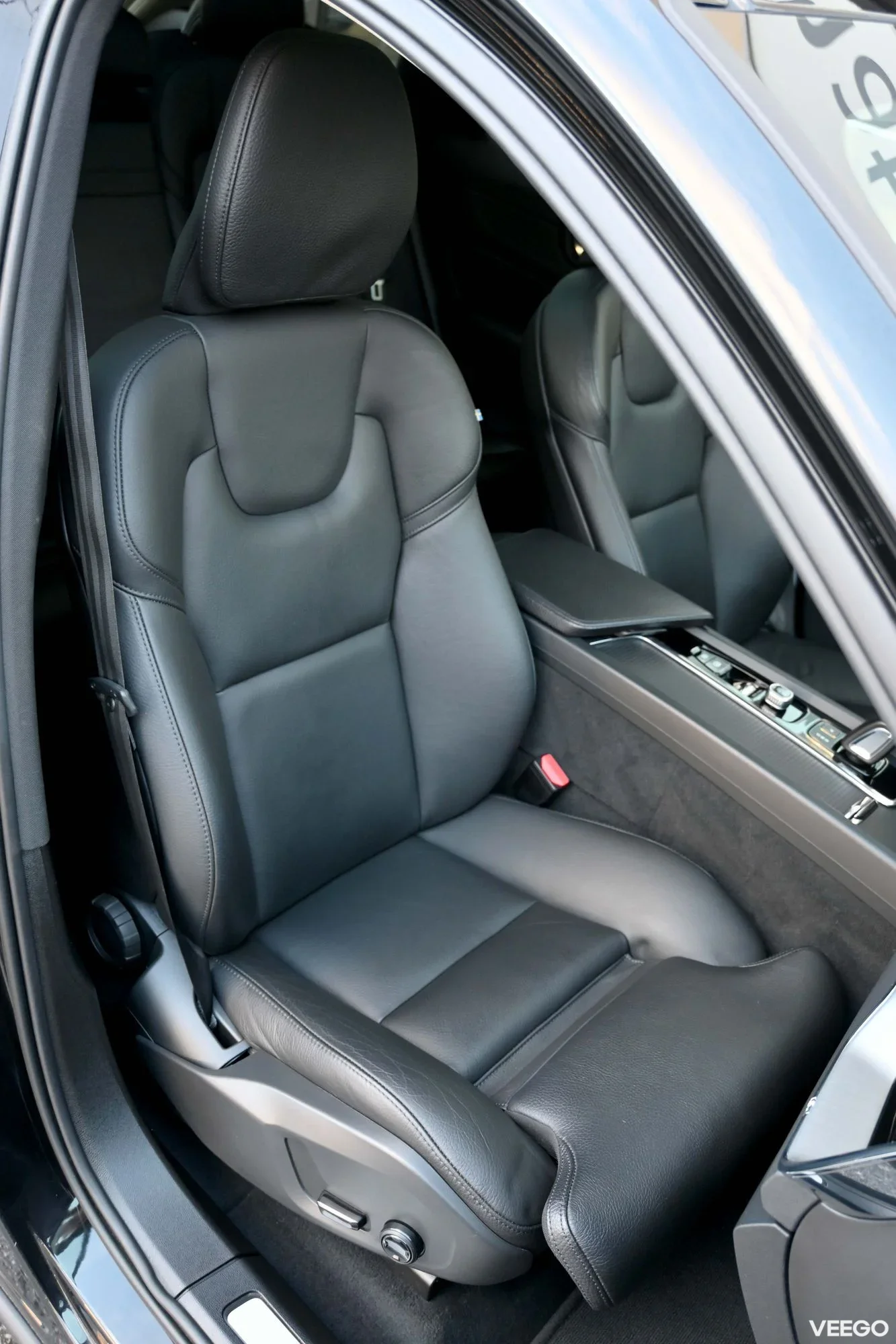 Volvo XC60 AWD R-DESIGN XENIUM INTELLI SAFE PRO 2 251kW