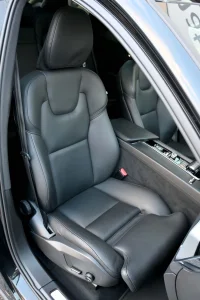 Volvo XC60 AWD R-DESIGN XENIUM INTELLI SAFE PRO 2 251kW thumbnail