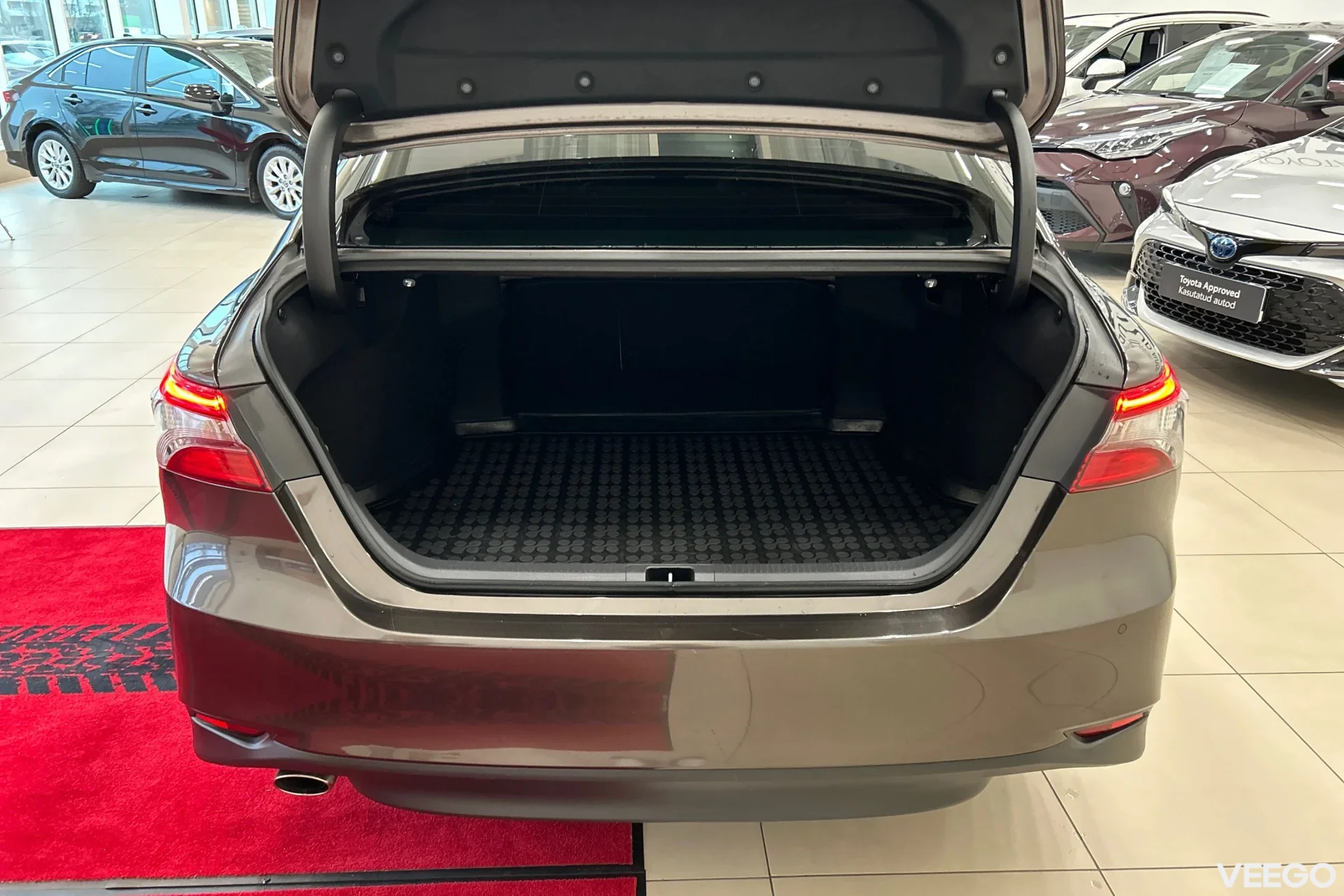 Toyota Camry Luxury Business Hybrid 2.5 131kW