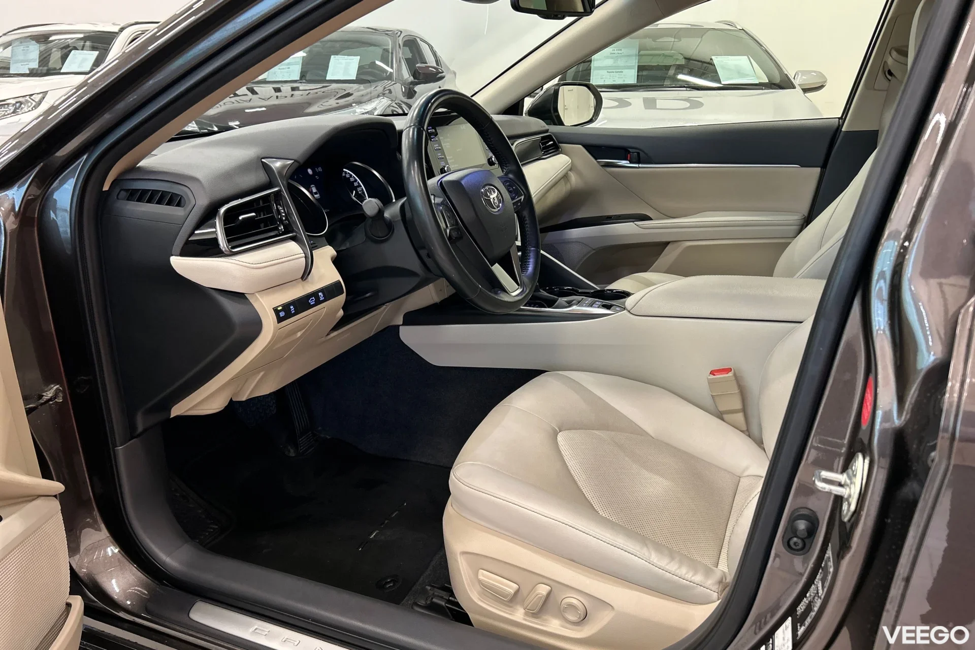 Toyota Camry Luxury Business Hybrid 2.5 131kW