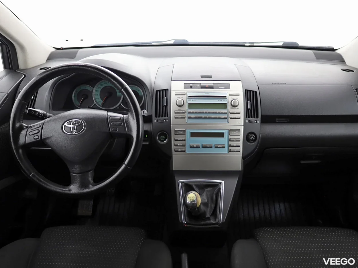 Toyota Corolla Verso 2.2 100kW