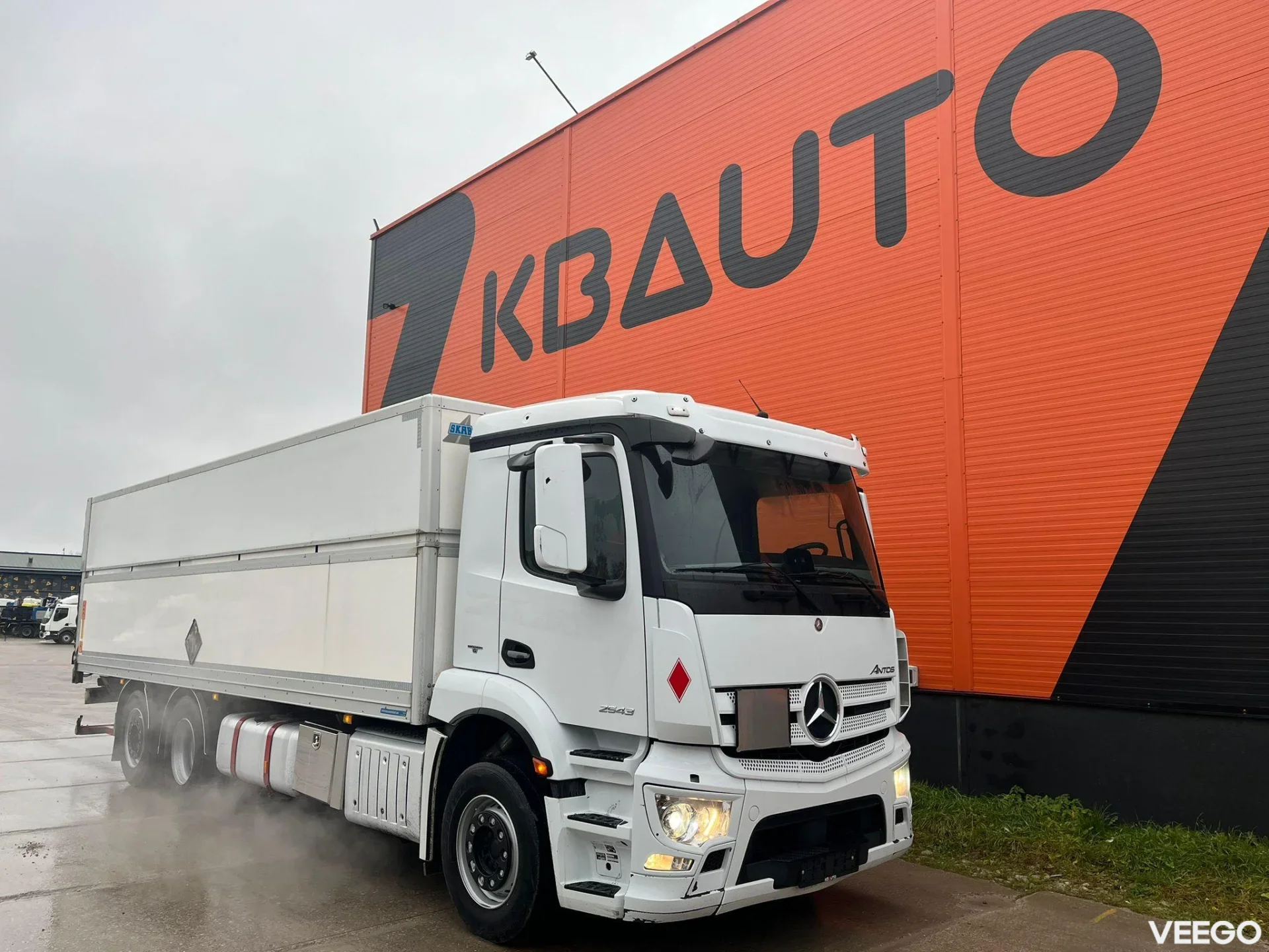 Mercedes-Benz Antos LIFTABLE BOX ROOF / BOX L=7773 mm 315kW