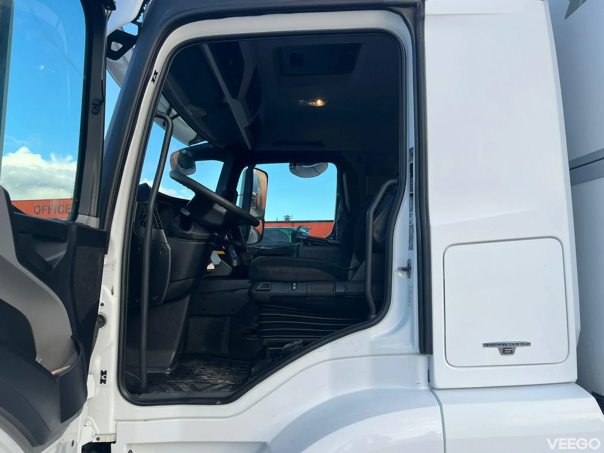 Mercedes-Benz Antos LIFTABLE BOX ROOF / BOX L=7773 mm 315kW