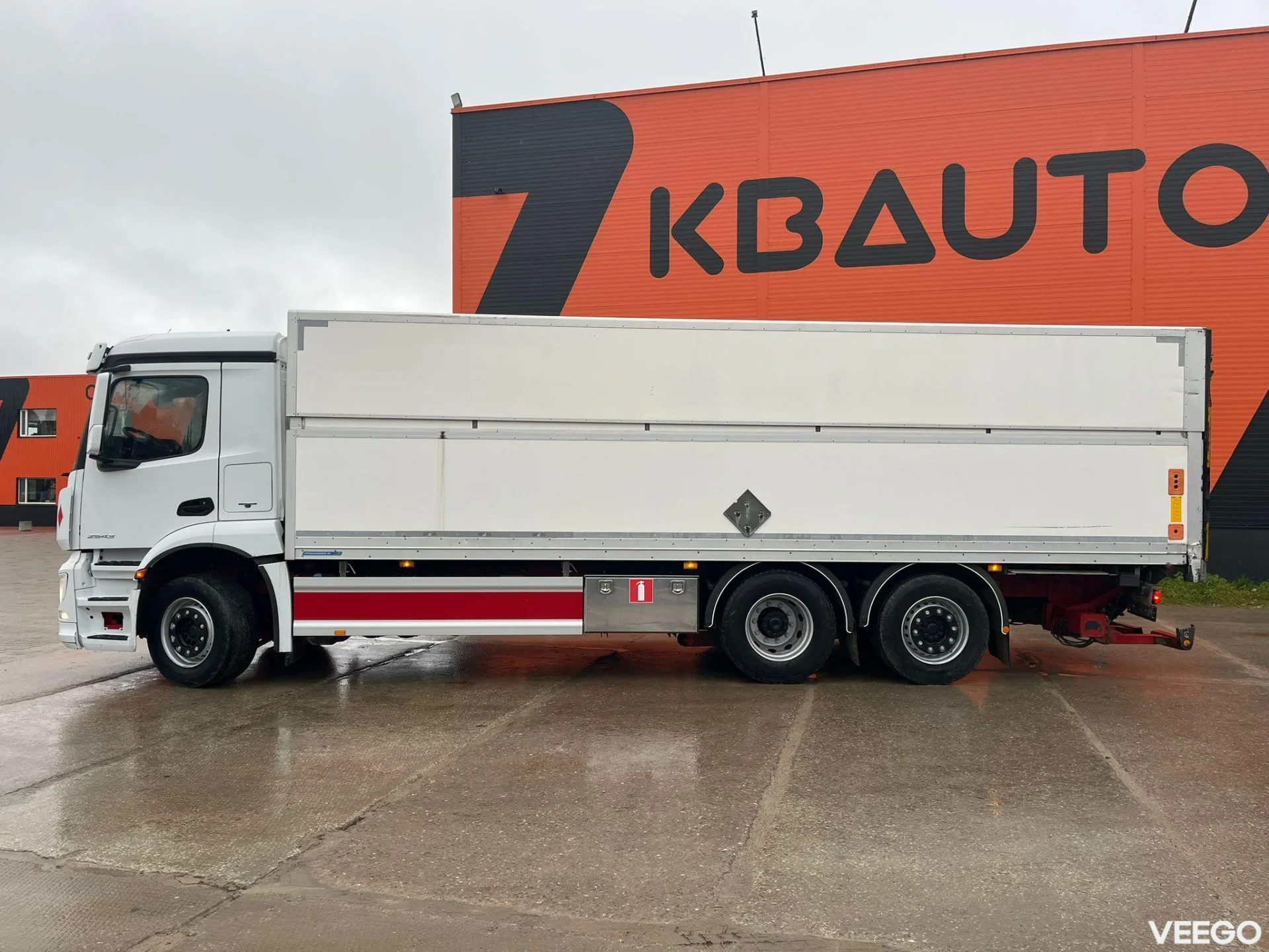 Mercedes-Benz Antos LIFTABLE BOX ROOF / BOX L=7773 mm 315kW