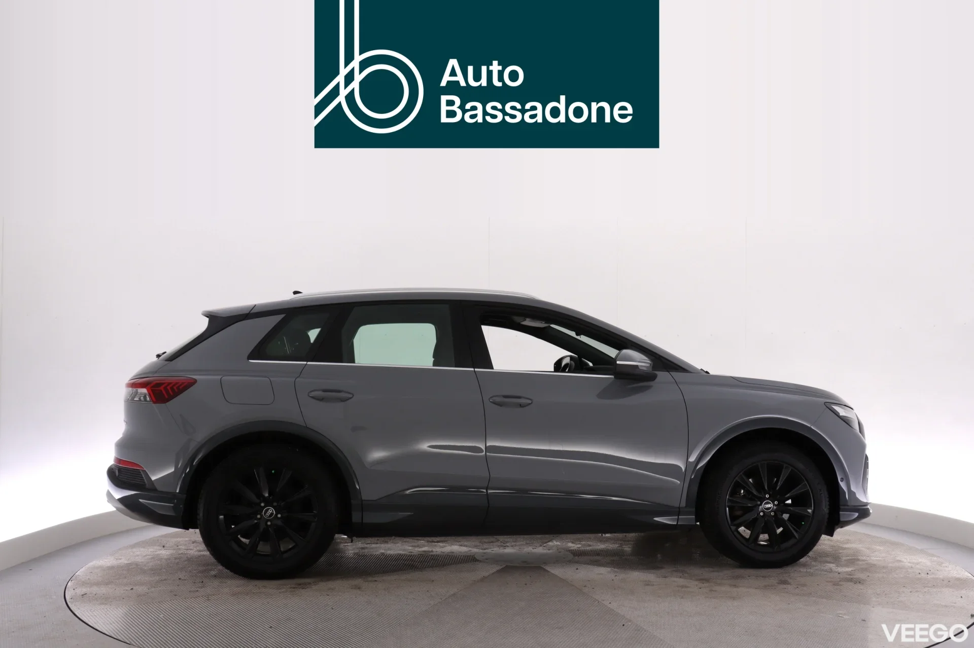 Audi Q4 e-tron 35 e-tron /TEHDASTAKUU VOIMASSA / NAVI / ADAPTIIVINEN VAKKARI / PERUUTUSKAMERA 125kW