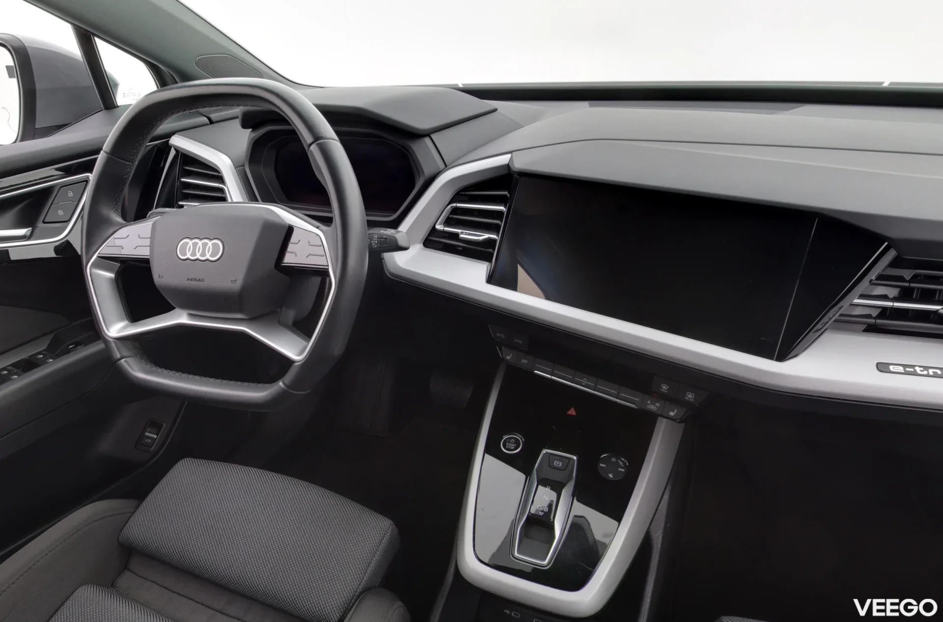 Audi Q4 e-tron 35 e-tron /TEHDASTAKUU VOIMASSA / NAVI / ADAPTIIVINEN VAKKARI / PERUUTUSKAMERA 125kW