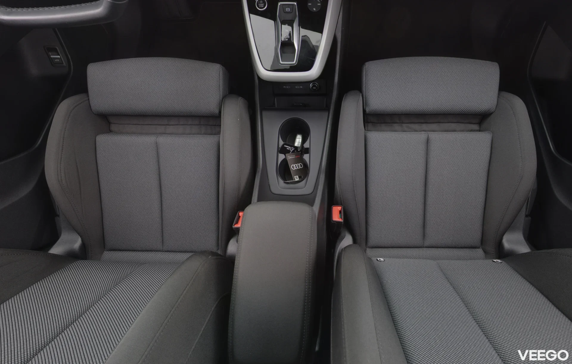 Audi Q4 e-tron 35 e-tron /TEHDASTAKUU VOIMASSA / NAVI / ADAPTIIVINEN VAKKARI / PERUUTUSKAMERA 125kW