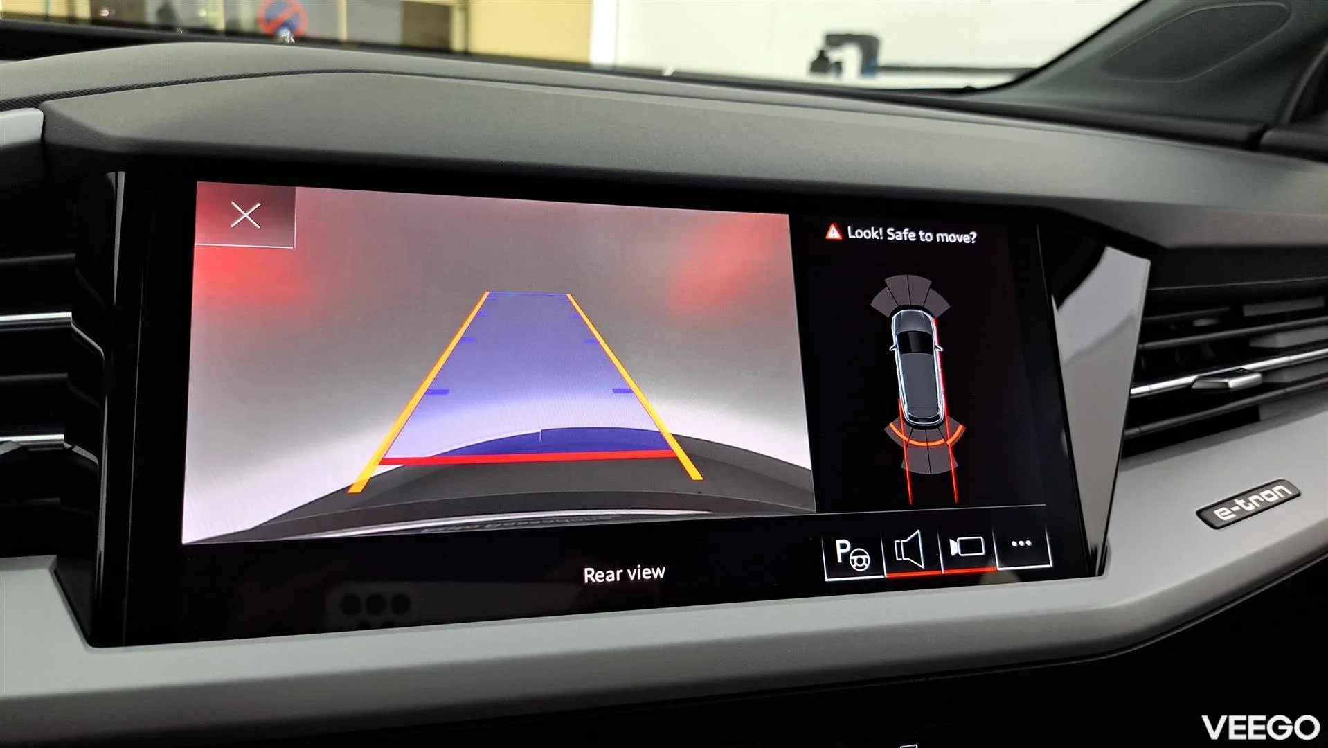 Audi Q4 e-tron 35 e-tron /TEHDASTAKUU VOIMASSA / NAVI / ADAPTIIVINEN VAKKARI / PERUUTUSKAMERA 125kW