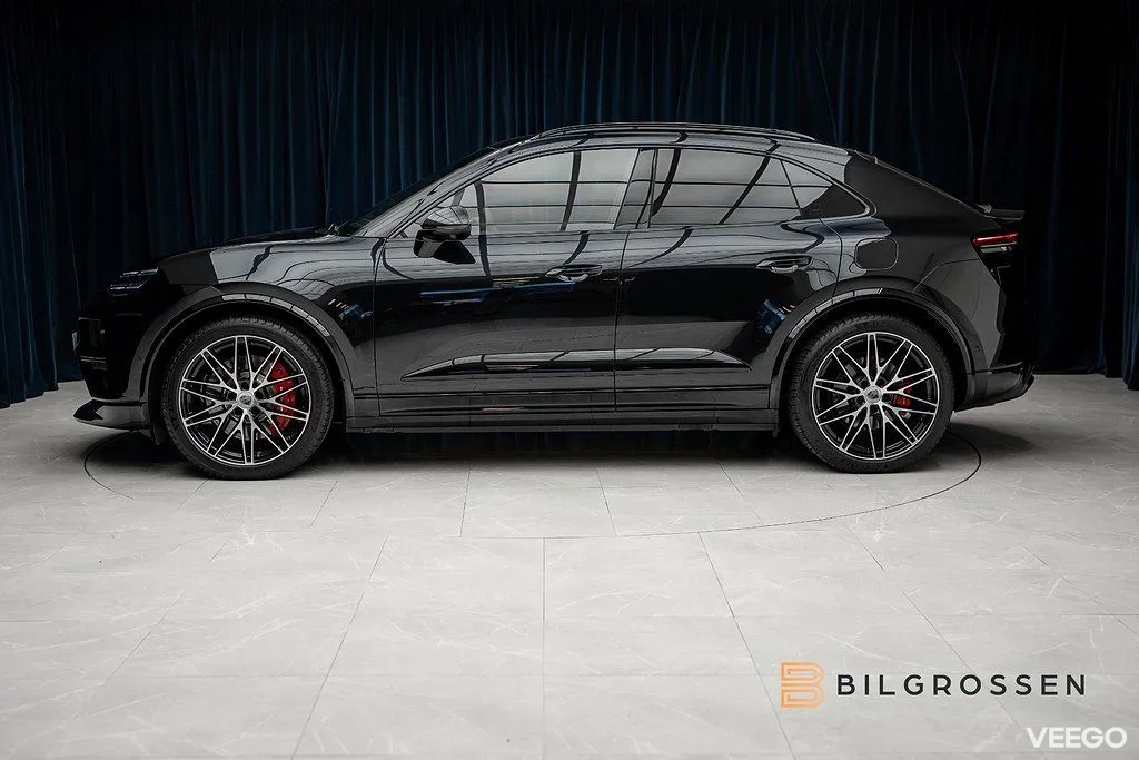 Porsche Macan Turbo Electric 585hk Burmester Hud P-Disp MOMS 430kW