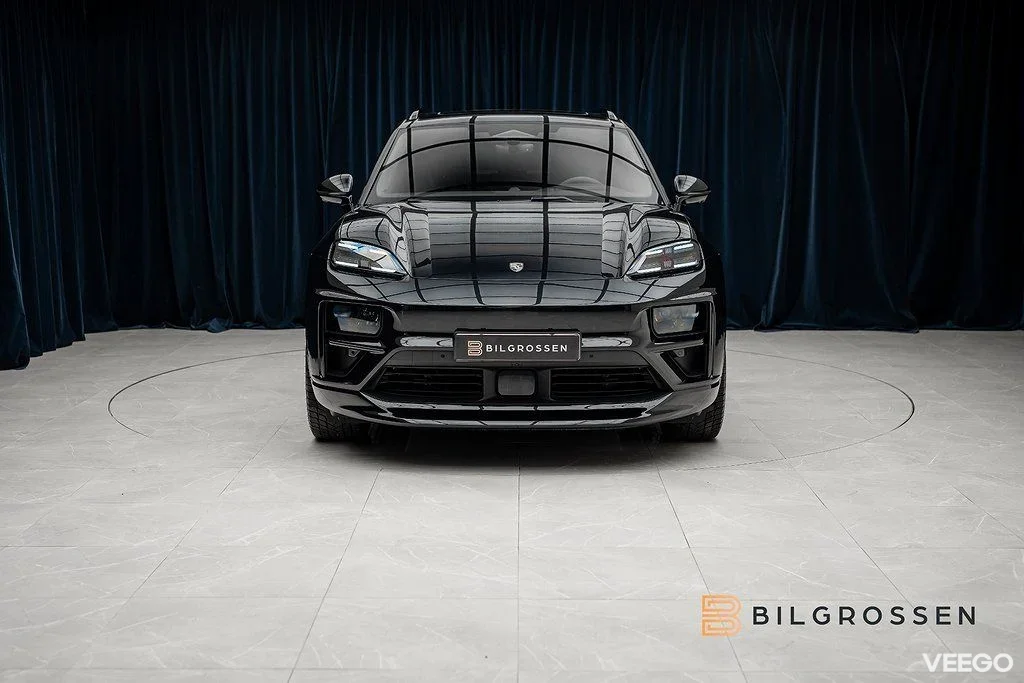 Porsche Macan Turbo Electric 585hk Burmester Hud P-Disp MOMS 430kW