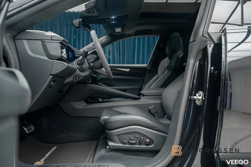 Porsche Macan Turbo Electric 585hk Burmester Hud P-Disp MOMS 430kW