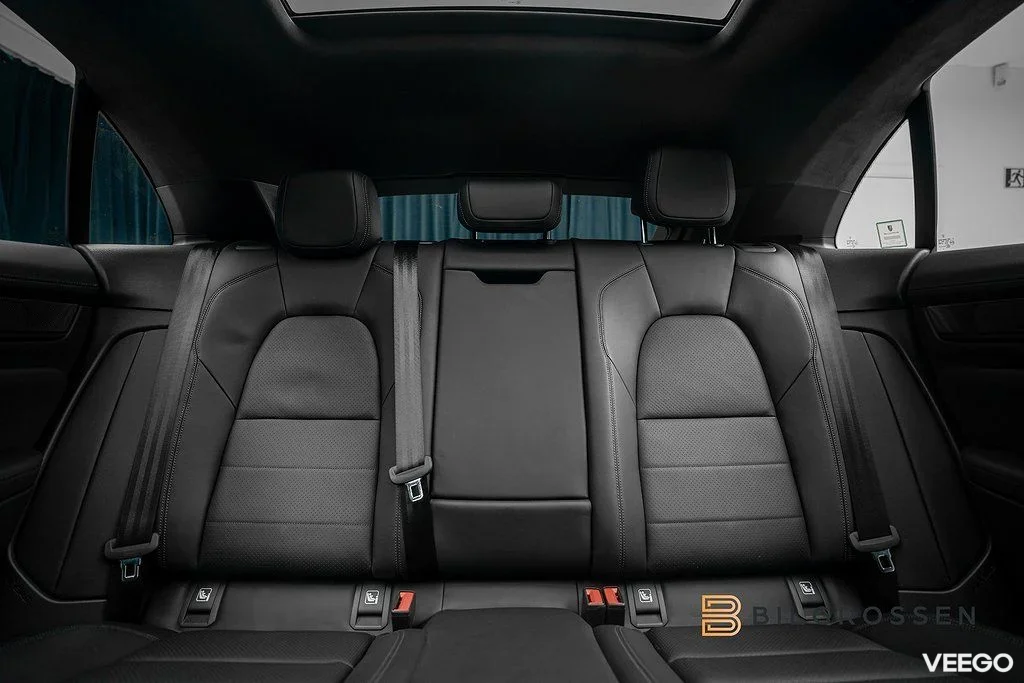 Porsche Macan Turbo Electric 585hk Burmester Hud P-Disp MOMS 430kW