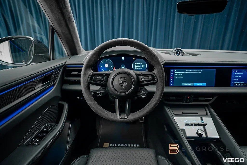 Porsche Macan Turbo Electric 585hk Burmester Hud P-Disp MOMS 430kW