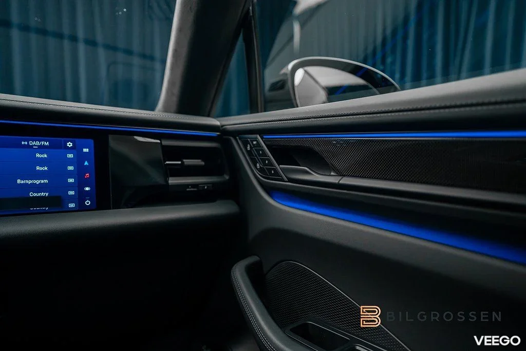 Porsche Macan Turbo Electric 585hk Burmester Hud P-Disp MOMS 430kW