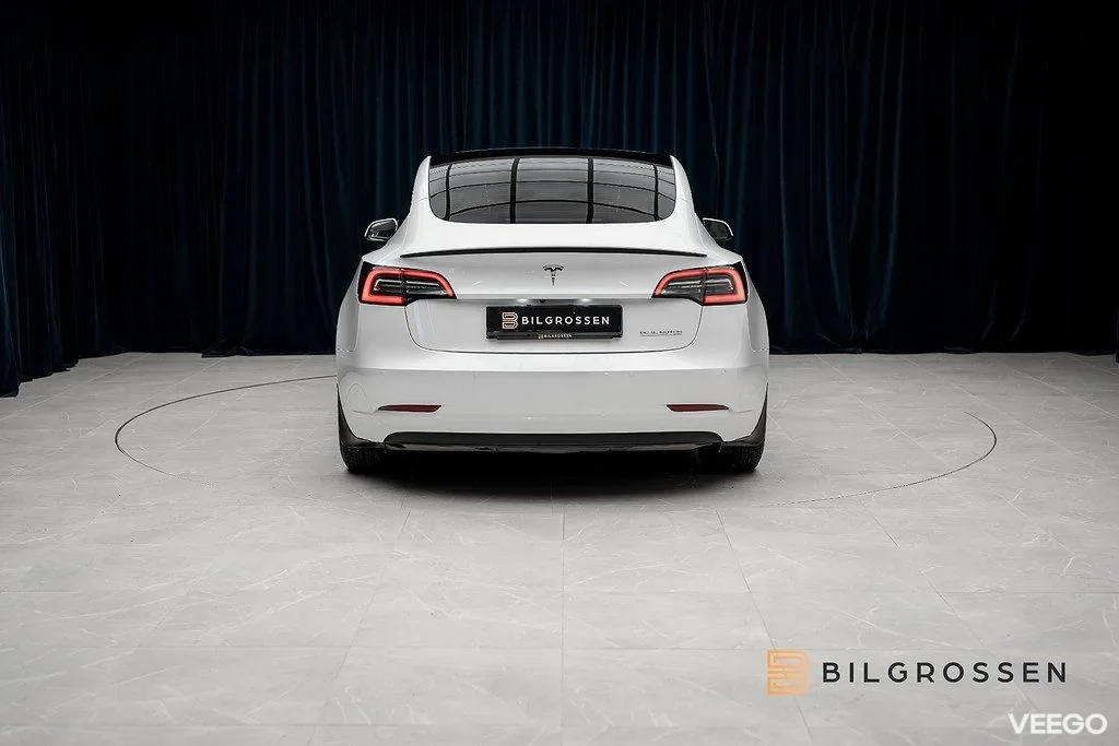 Tesla Model 3 Performance 513hk Autopilot Premium 377kW