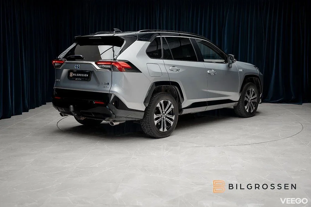 Toyota RAV4 Plug in AWD-i 306hk Style Drag B-Kamera MOMS 225kW