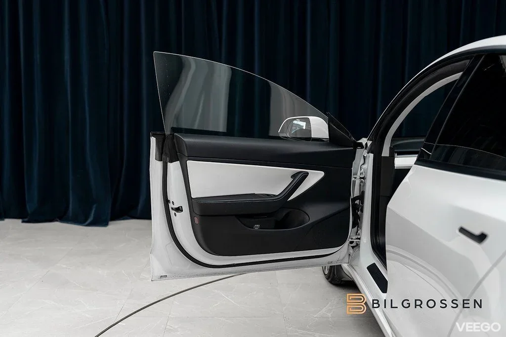 Tesla Model 3 Performance 513hk Autopilot Premium 377kW