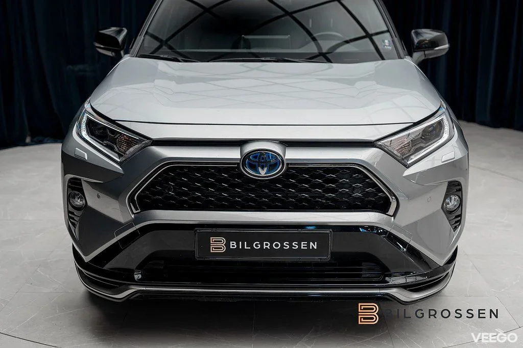 Toyota RAV4 Plug in AWD-i 306hk Style Drag B-Kamera MOMS 225kW