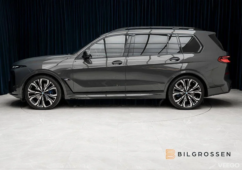 BMW X7 M60i xDrive M Sport Pro Executive SkyLounge B&W 390kW