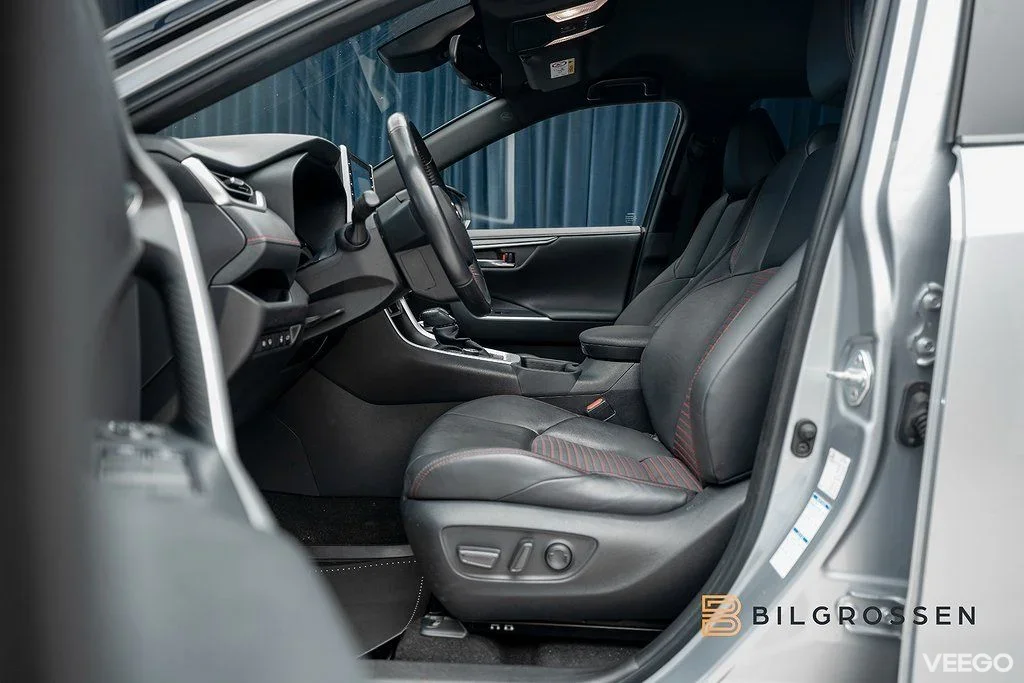 Toyota RAV4 Plug in AWD-i 306hk Style Drag B-Kamera MOMS 225kW