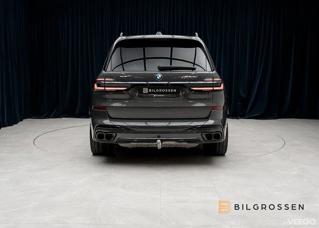BMW X7 M60i xDrive M Sport Pro Executive SkyLounge B&W 390kW