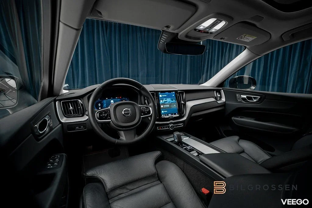 Volvo XC60 Recharge T6 AWD Plus Dark Panorama Drag 257kW