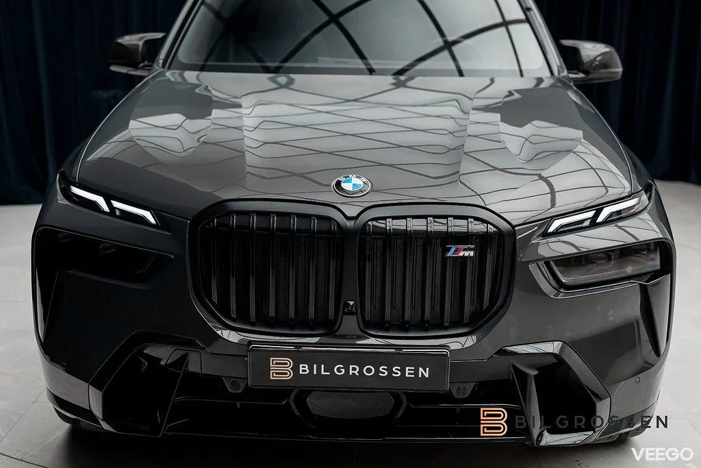 BMW X7 M60i xDrive M Sport Pro Executive SkyLounge B&W 390kW