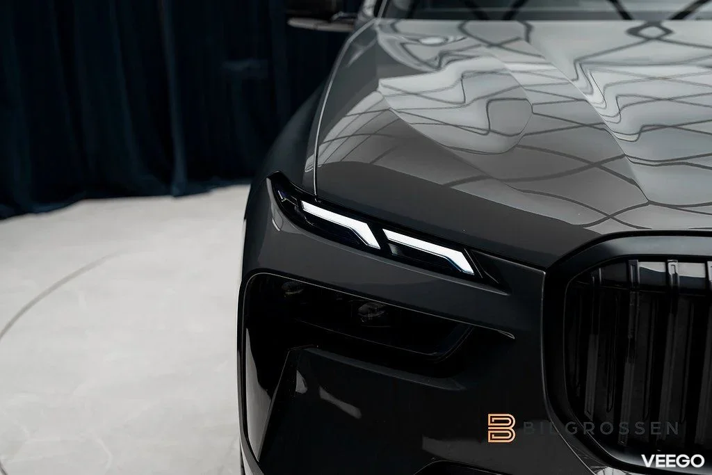 BMW X7 M60i xDrive M Sport Pro Executive SkyLounge B&W 390kW