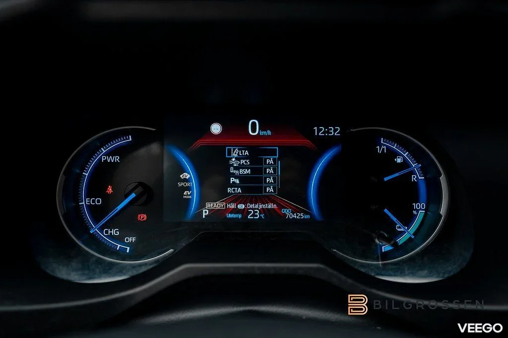 Toyota RAV4 Plug in AWD-i 306hk Style Drag B-Kamera MOMS 225kW