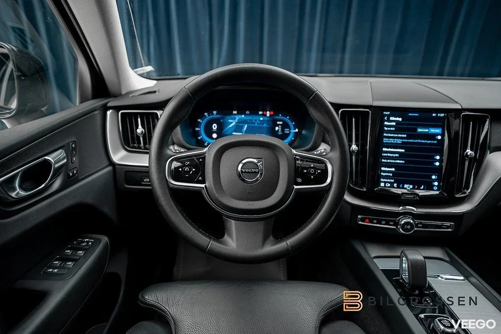 Volvo XC60 Recharge T6 AWD Plus Dark Panorama Drag 257kW
