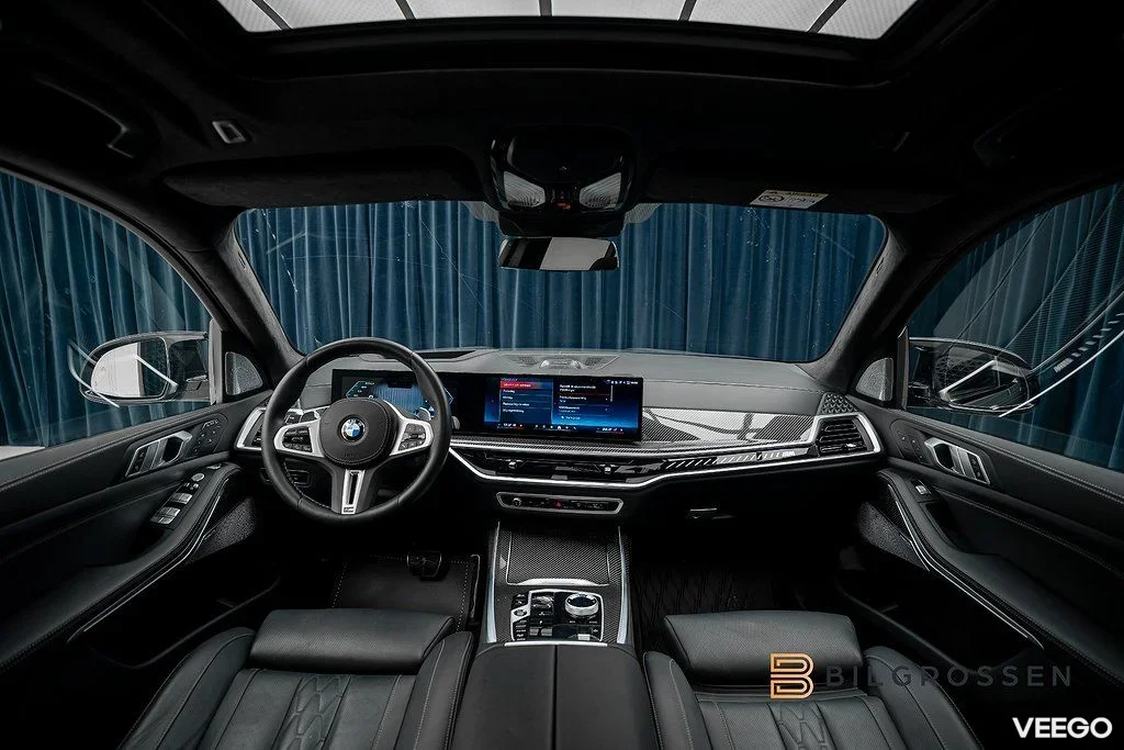 BMW X7 M60i xDrive M Sport Pro Executive SkyLounge B&W 390kW