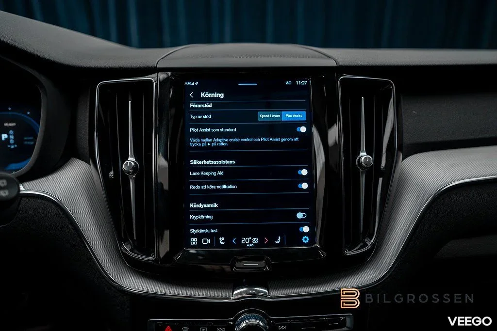 Volvo XC60 Recharge T6 AWD Plus Dark Panorama Drag 257kW