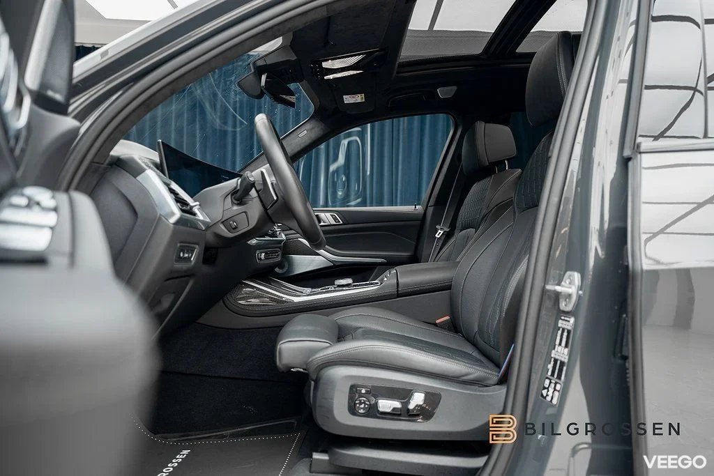 BMW X7 M60i xDrive M Sport Pro Executive SkyLounge B&W 390kW
