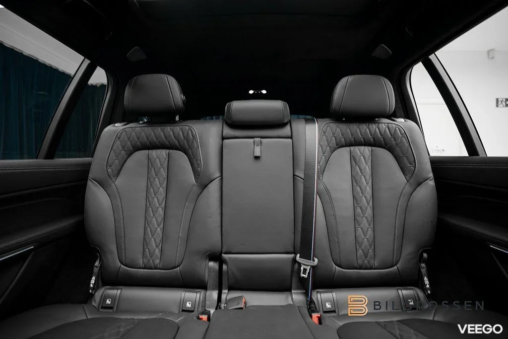 BMW X7 M60i xDrive M Sport Pro Executive SkyLounge B&W 390kW