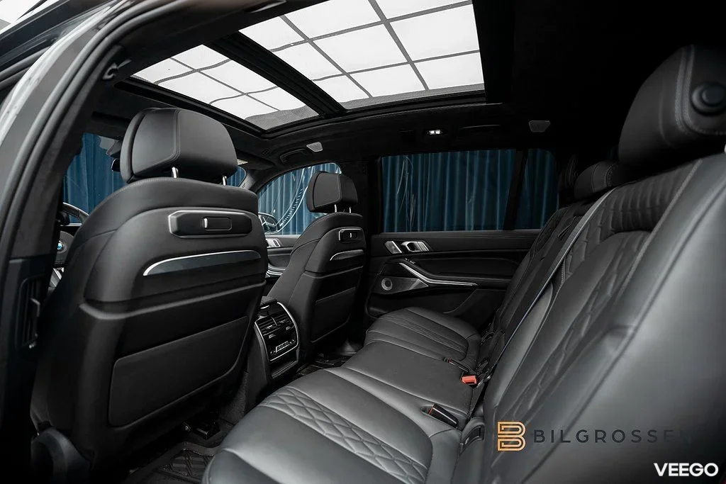 BMW X7 M60i xDrive M Sport Pro Executive SkyLounge B&W 390kW