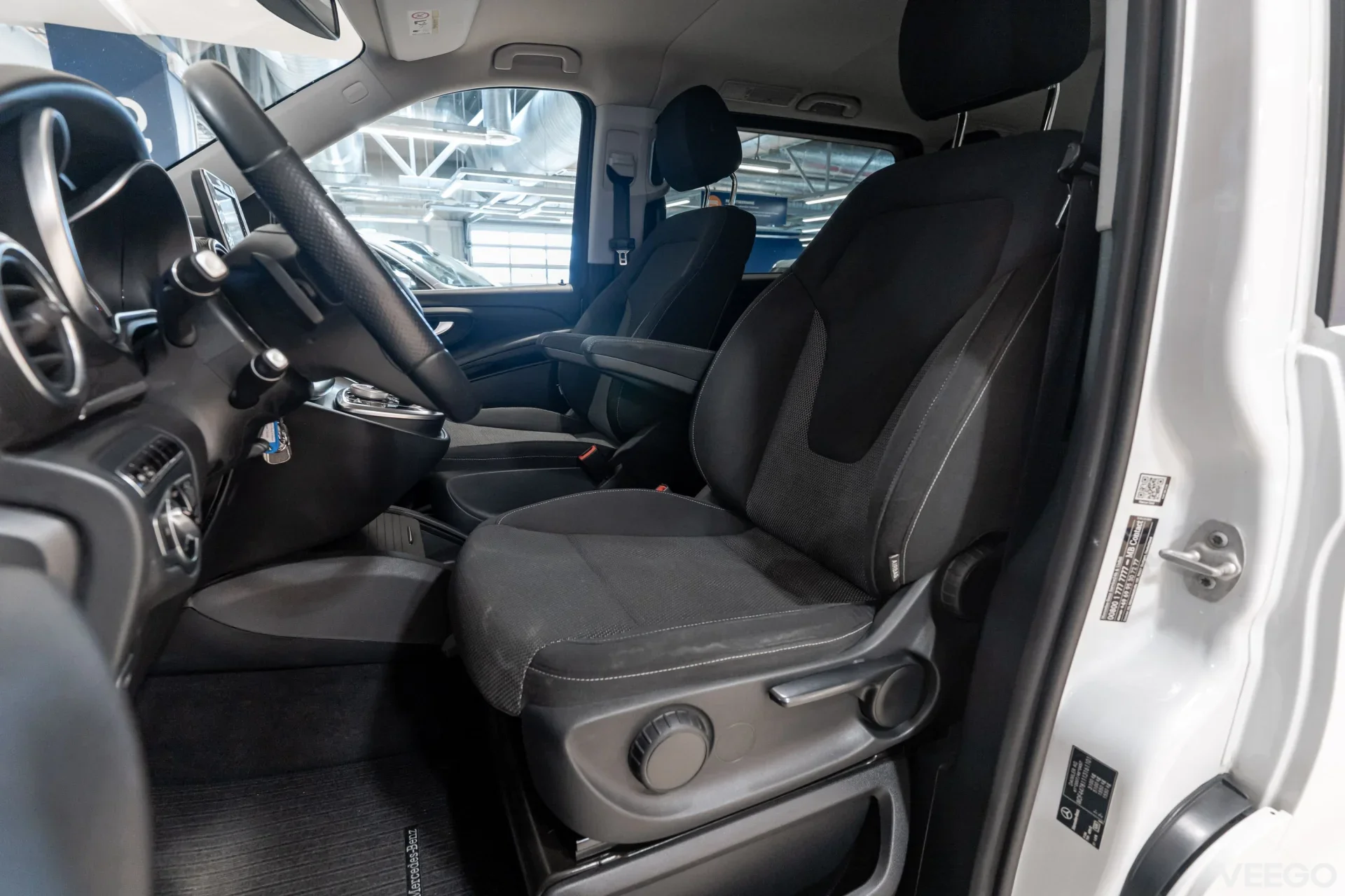 Mercedes-Benz V220 - 2.1 120kW