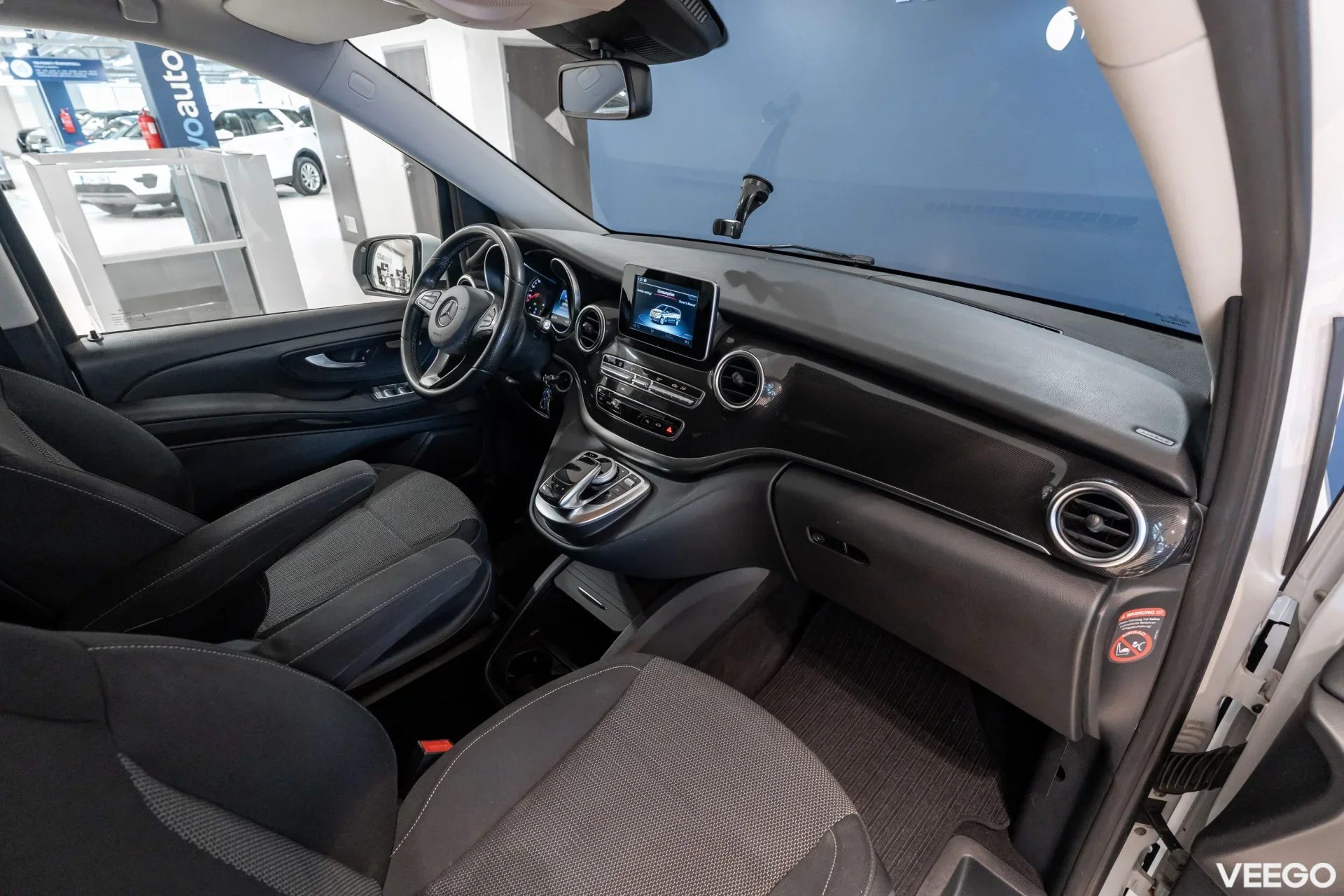 Mercedes-Benz V220 - 2.1 120kW