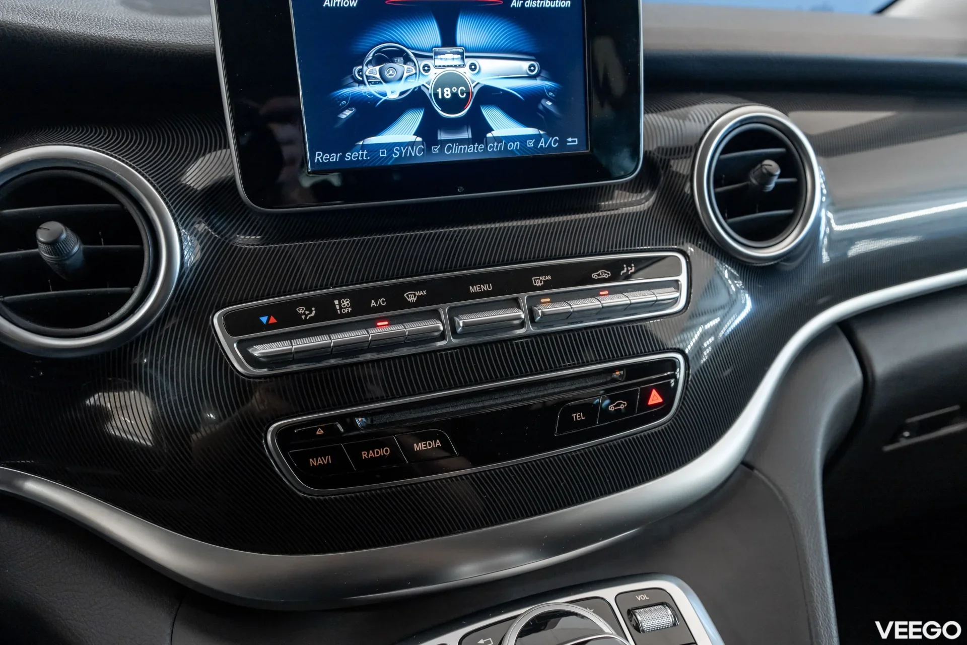 Mercedes-Benz V220 - 2.1 120kW