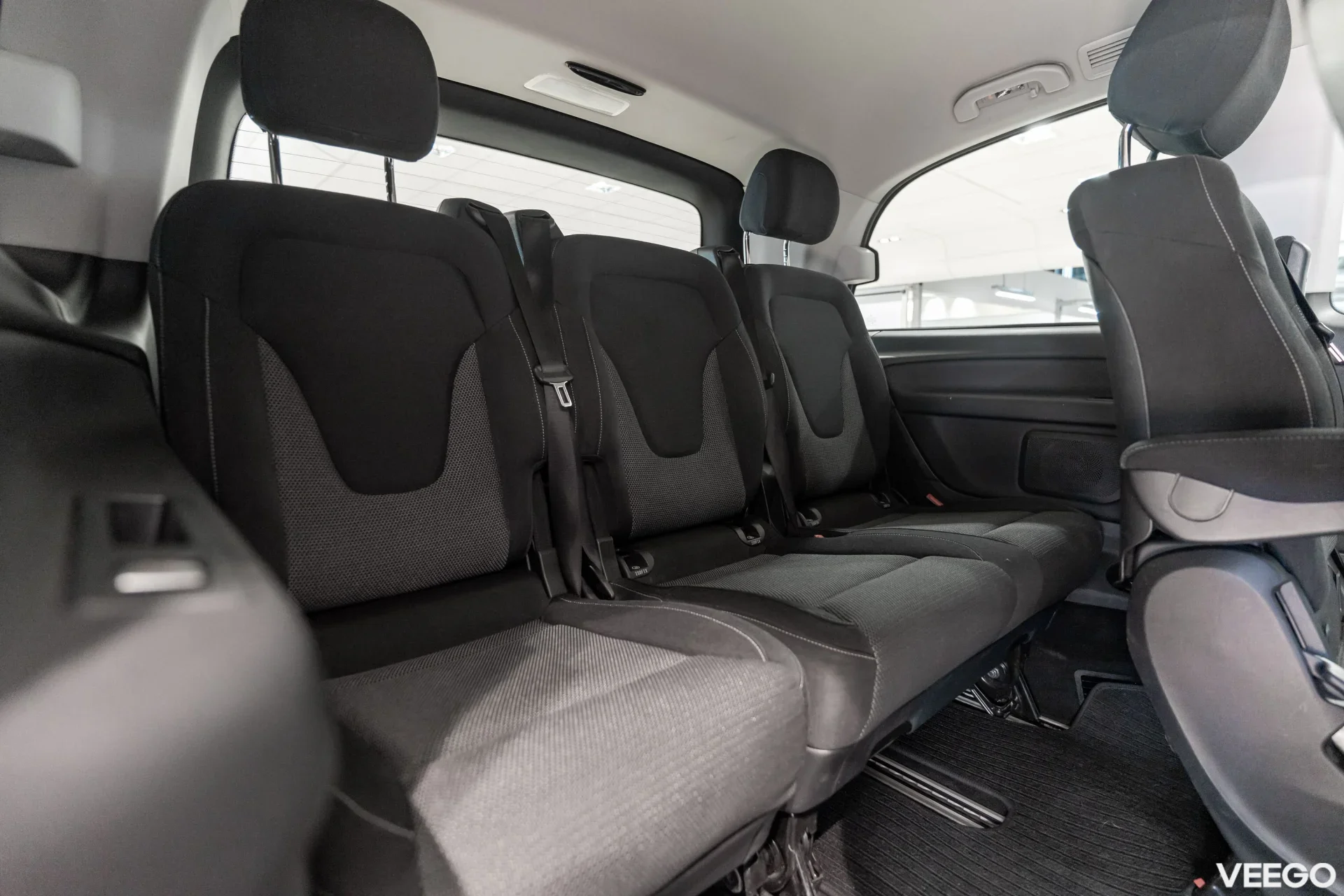 Mercedes-Benz V220 - 2.1 120kW