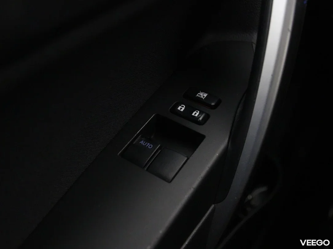 Toyota Auris 1.8 73kW