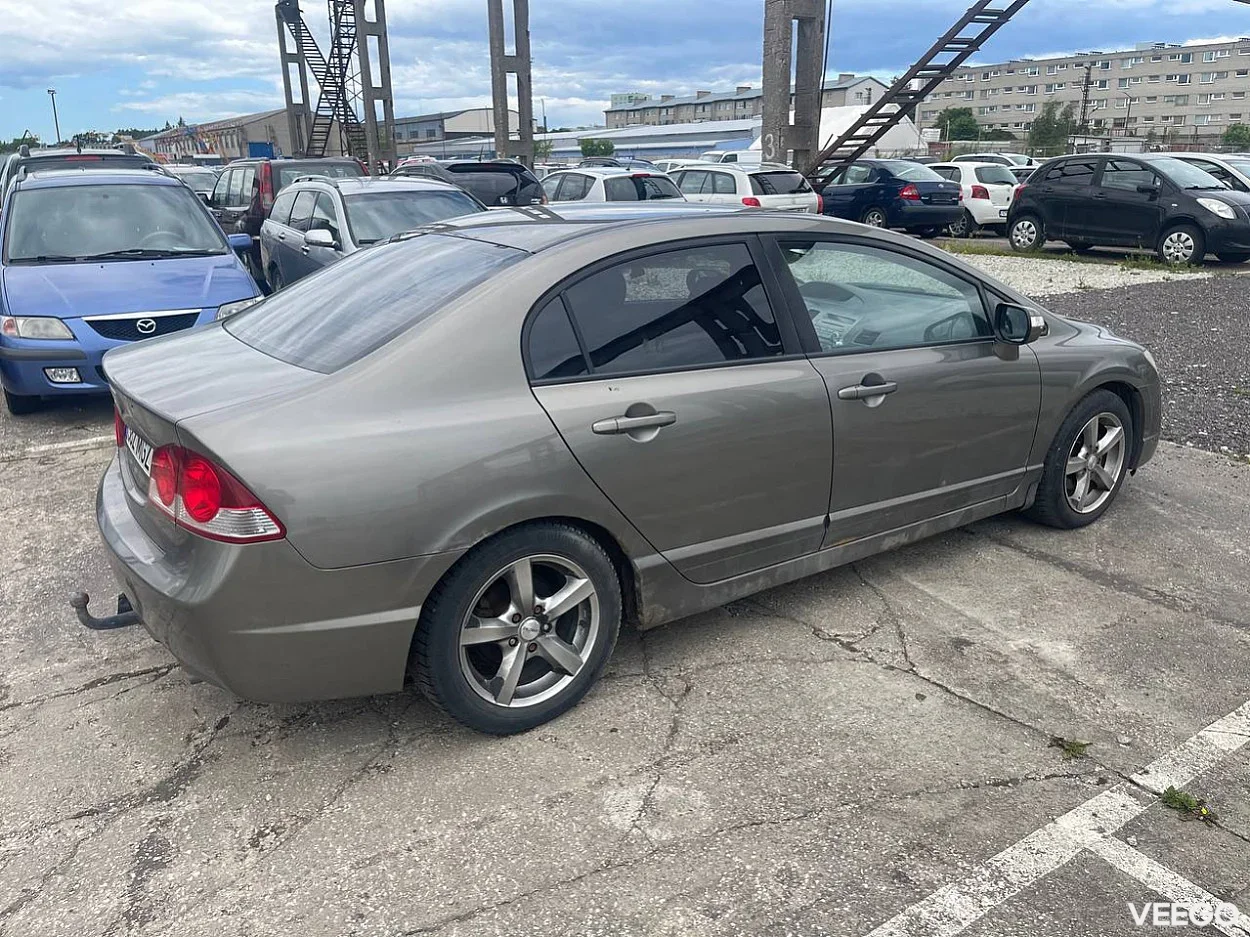 Honda Civic 1.8 104kW