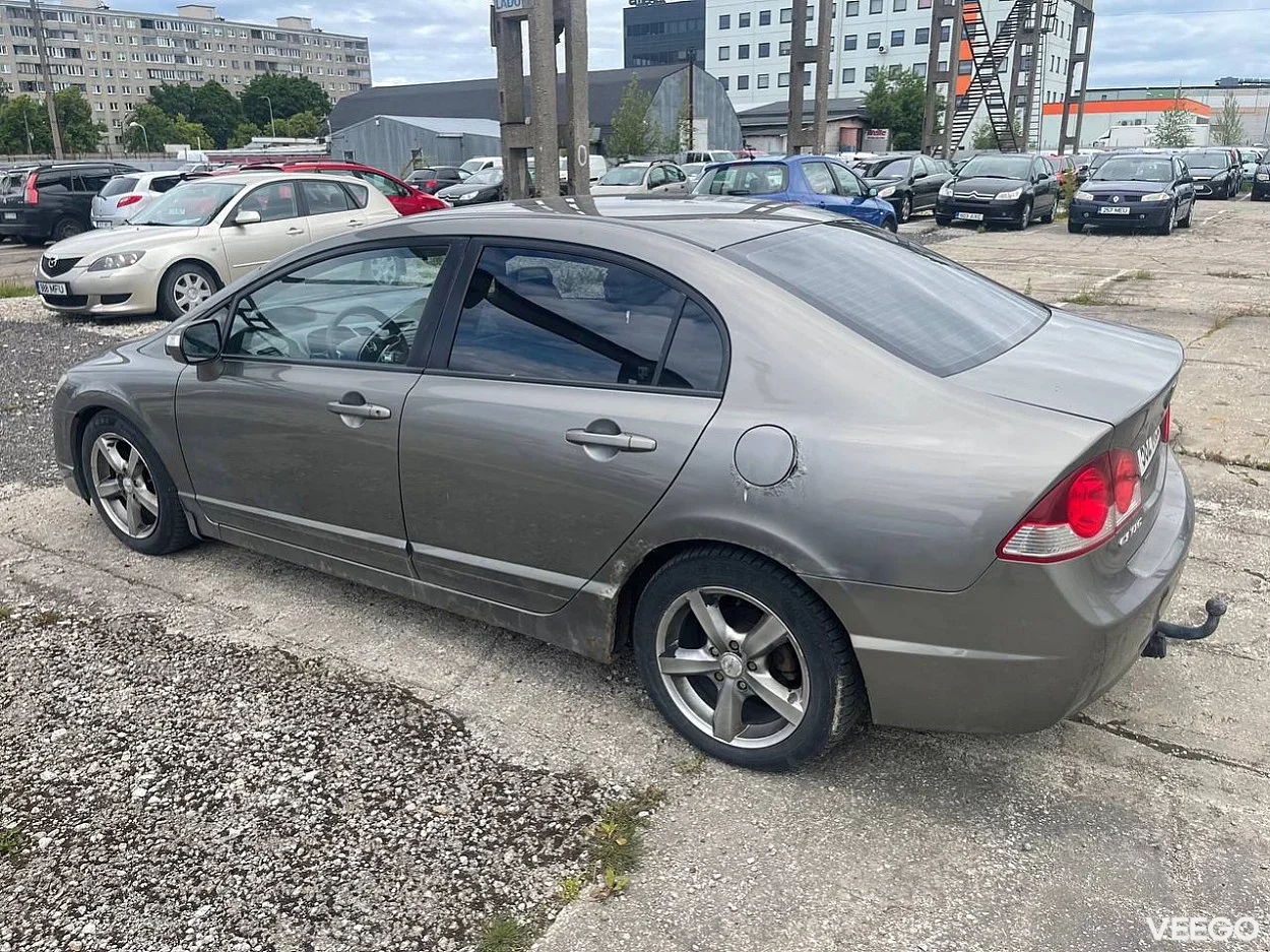 Honda Civic 1.8 104kW