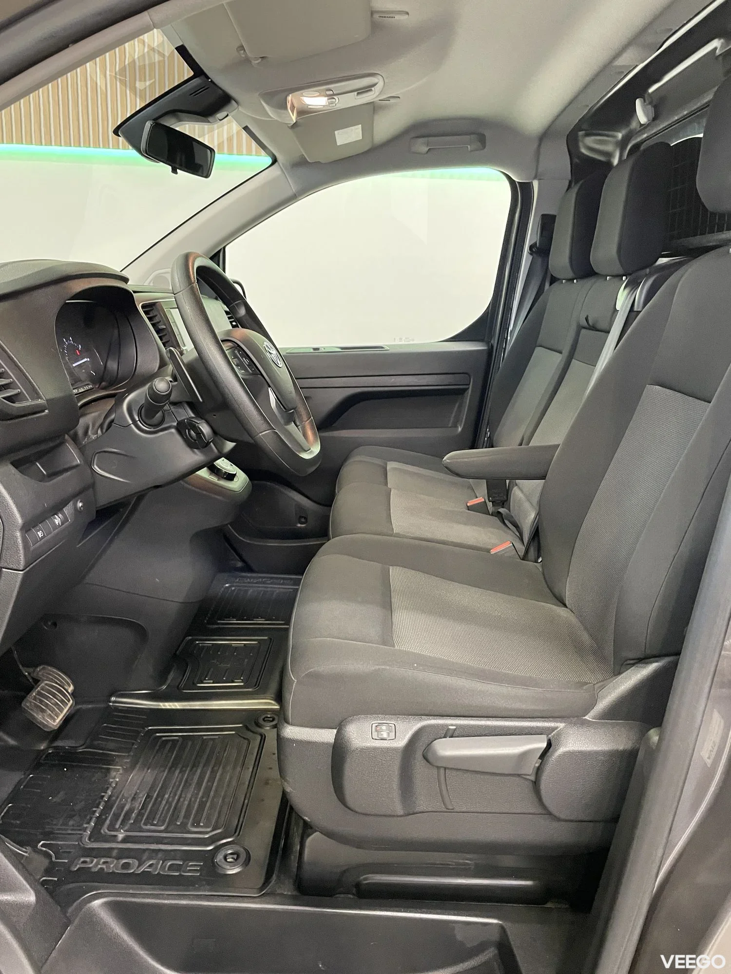 Toyota Proace Panel Van Long Single side door 106kW