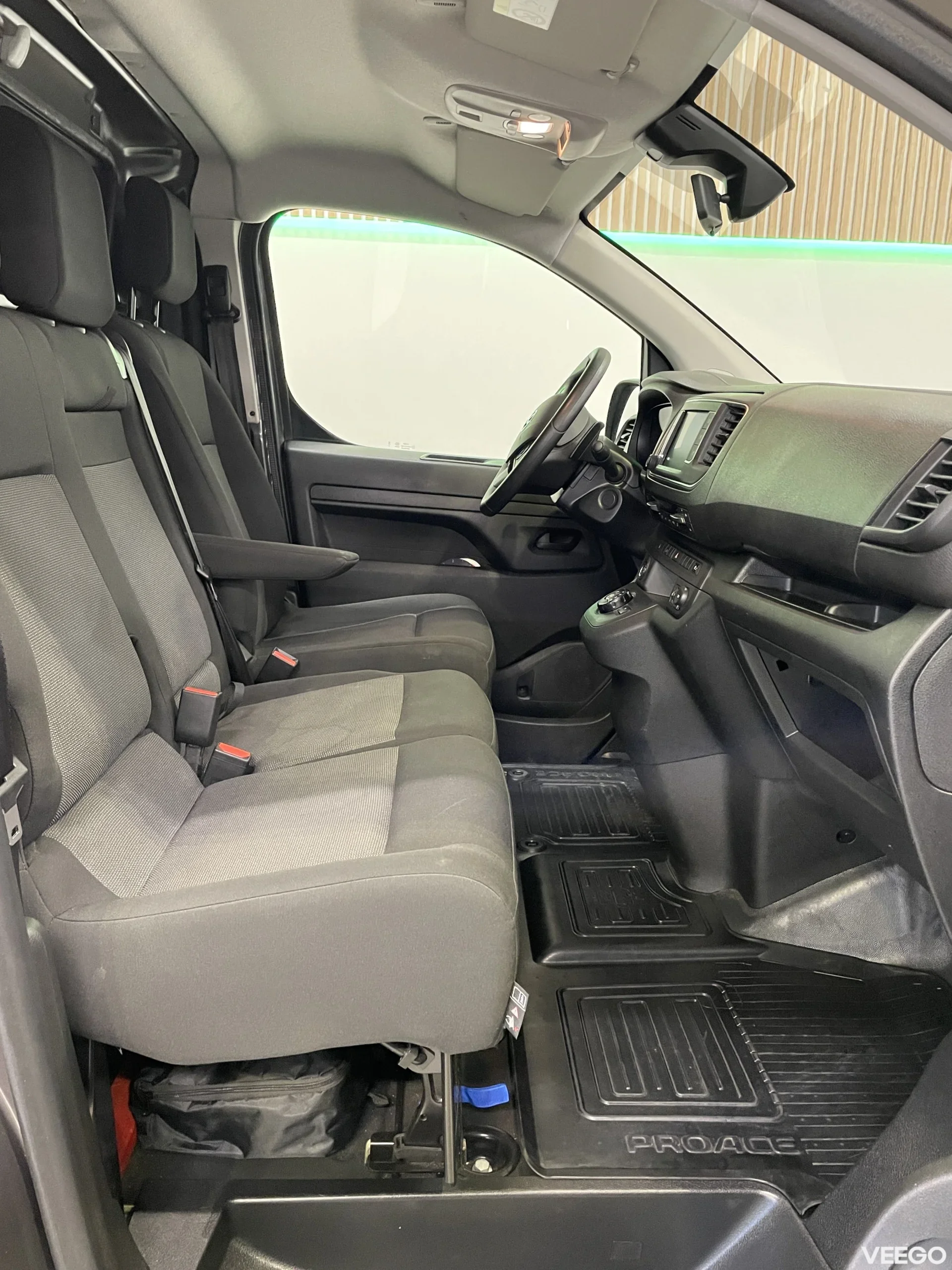 Toyota Proace Panel Van Long Single side door 106kW