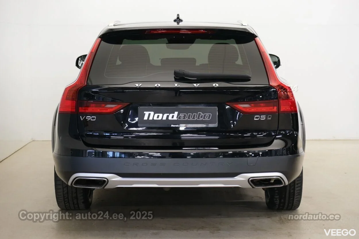 Volvo V90 Cross Country D5 AWD B&W 2 173kW